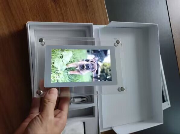 Digital Video/Photo Frame 5 Inch - 1G memory photo review
